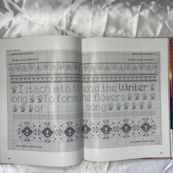 Vanessa Ann's Holidays in Cross Stitch 1991 Hardcover Book Vintage NEW - Picture 10 of 14